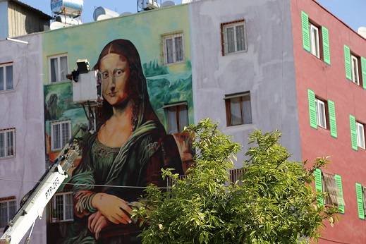 Mersin’de evler ünlü eserlerle renkleniyor!